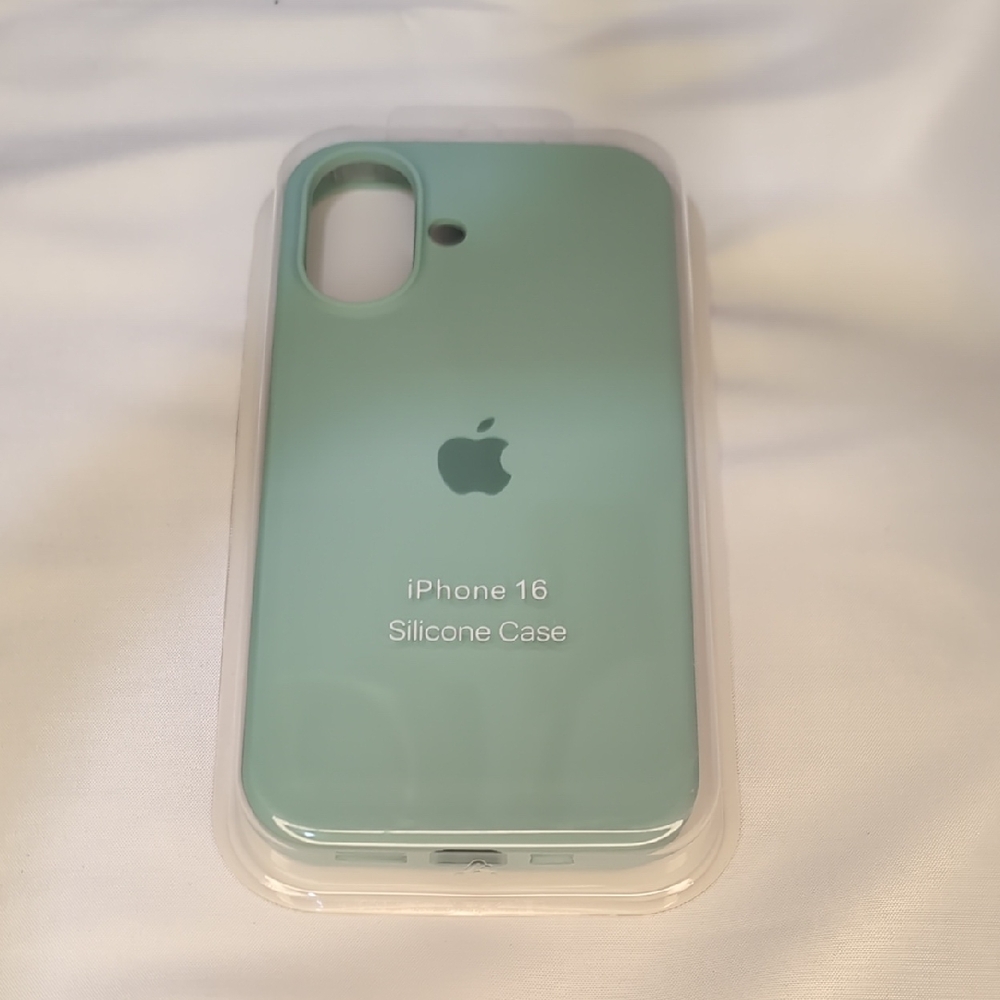 Apple iPhone 16 Case - Light Green Silicone